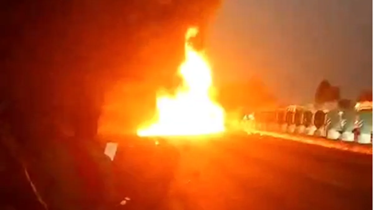 Tragedy on the Highway: One Dead, 11 Injured as SUV Plows into Ambaji Pilgrims in Gujarat; Angry Mob Torches Vehicle