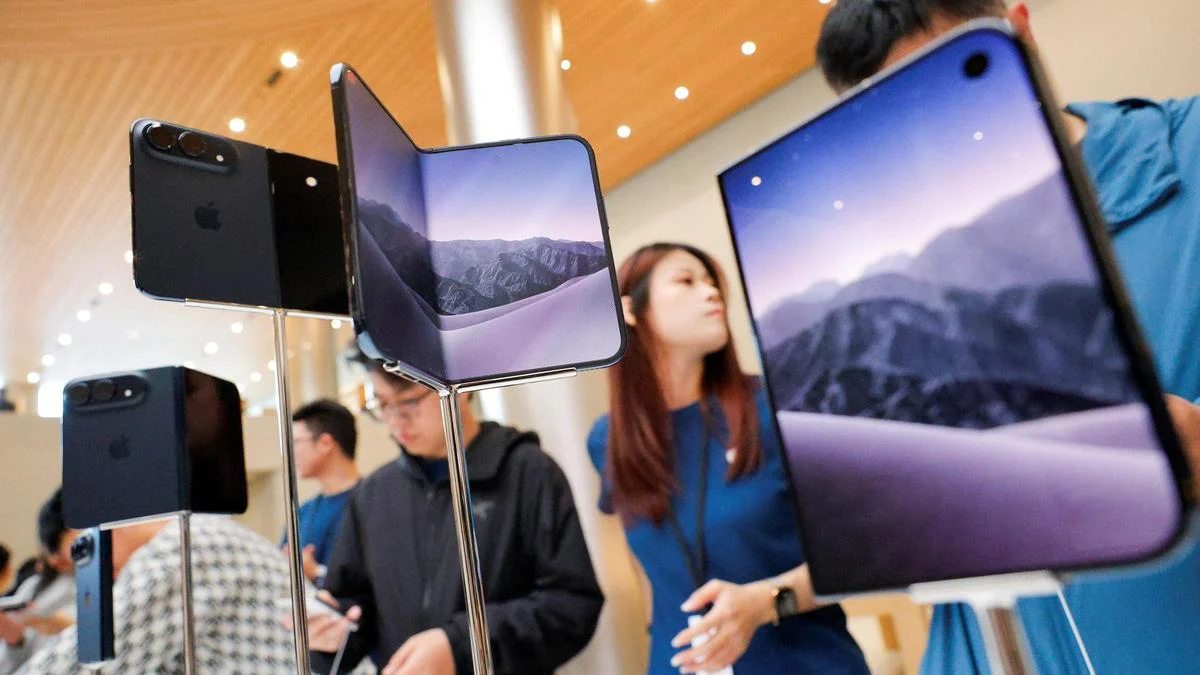 The Folding Frontier: Apple Launches iPhone Duo Amid Global Supply Constraints and Market Skepticism