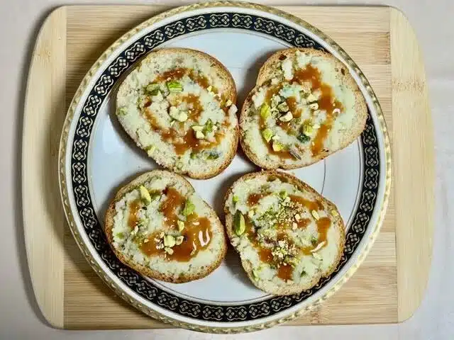 The Royal Khoya Pistachio Treat: Elevating Home Desserts with Five-Minute Sophistication